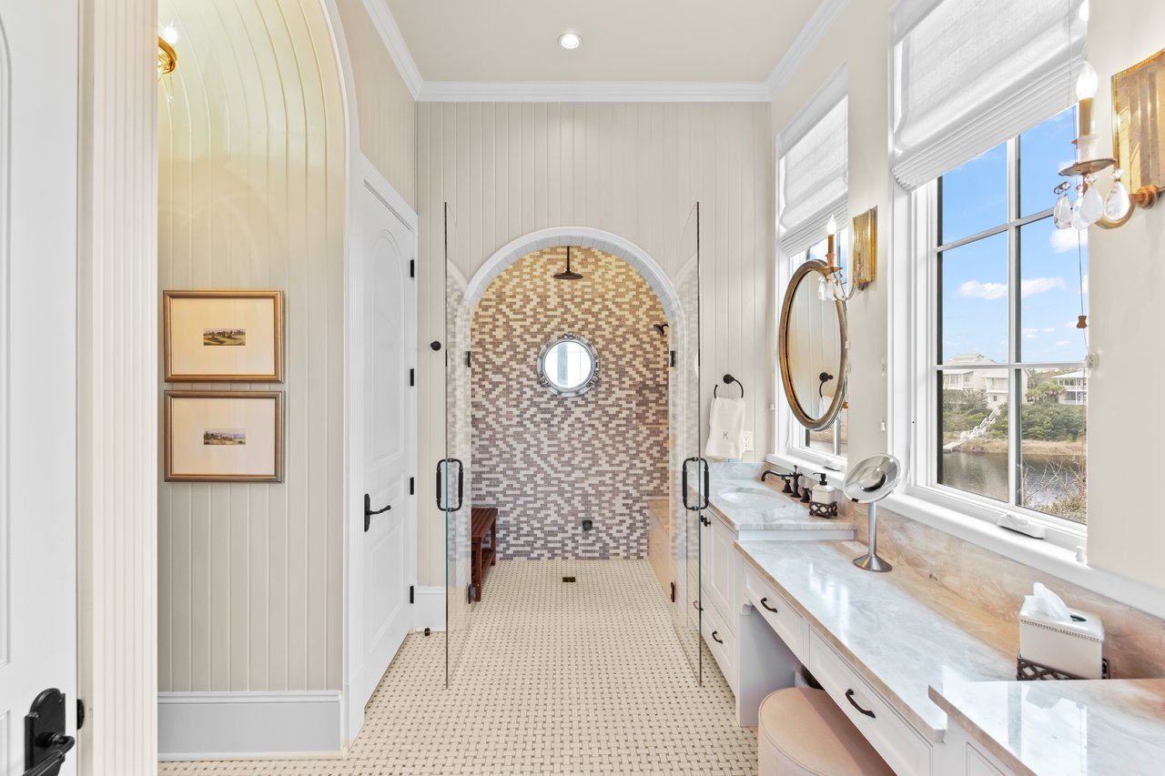 243 W Bermuda Dr