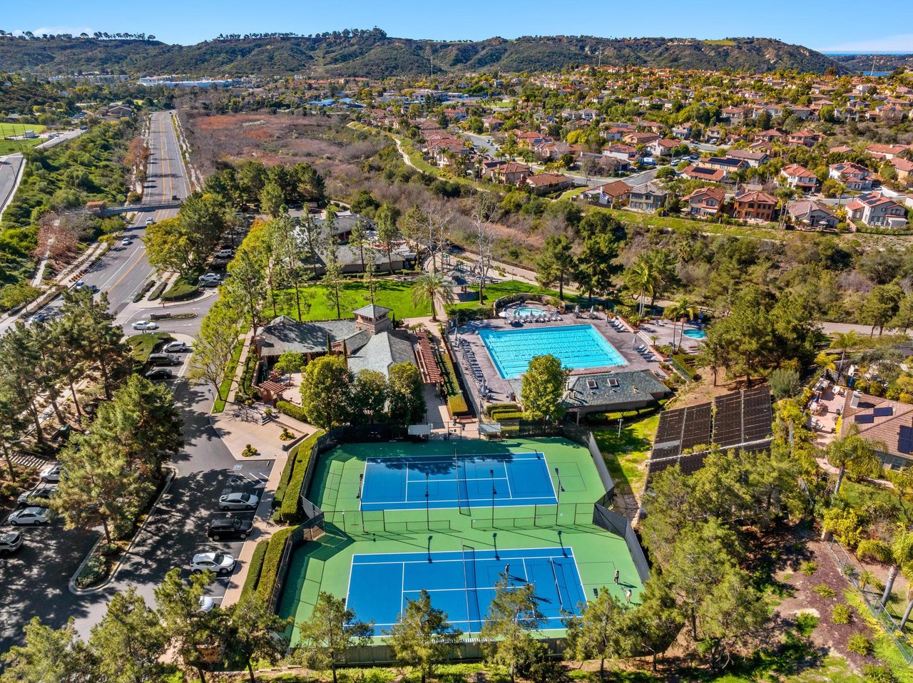 La Costa Valley Neighborhood