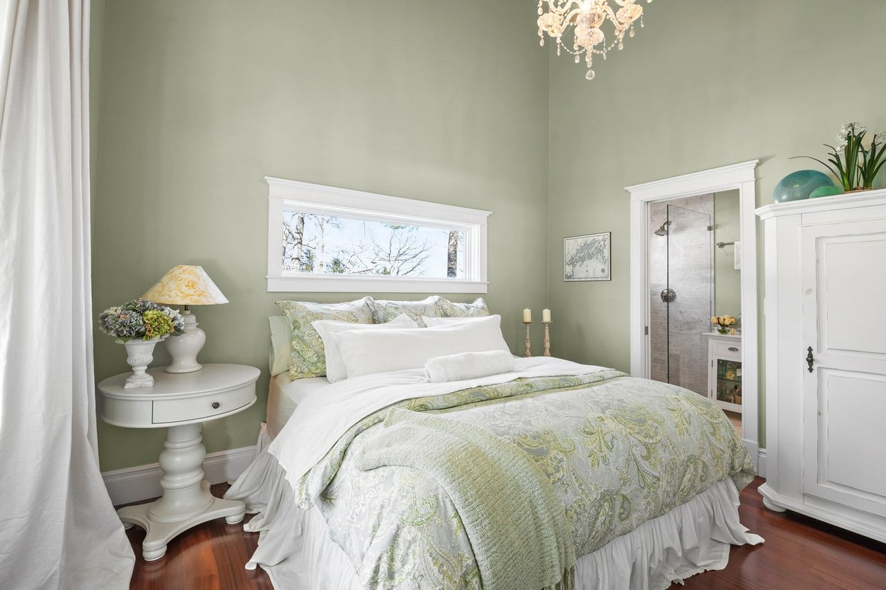 373 Lower Flying Point Road, Freeport