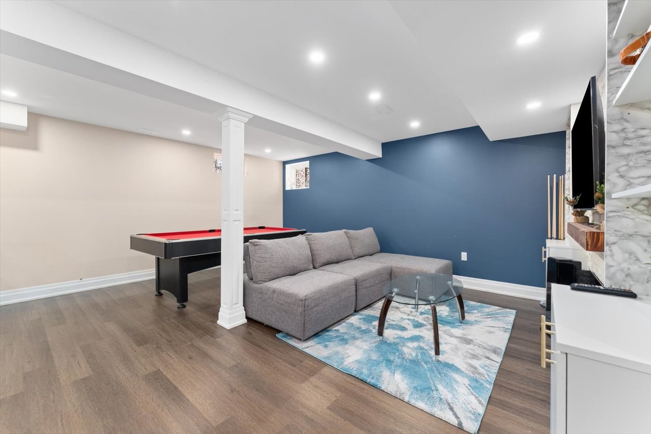 17 Holroyd St