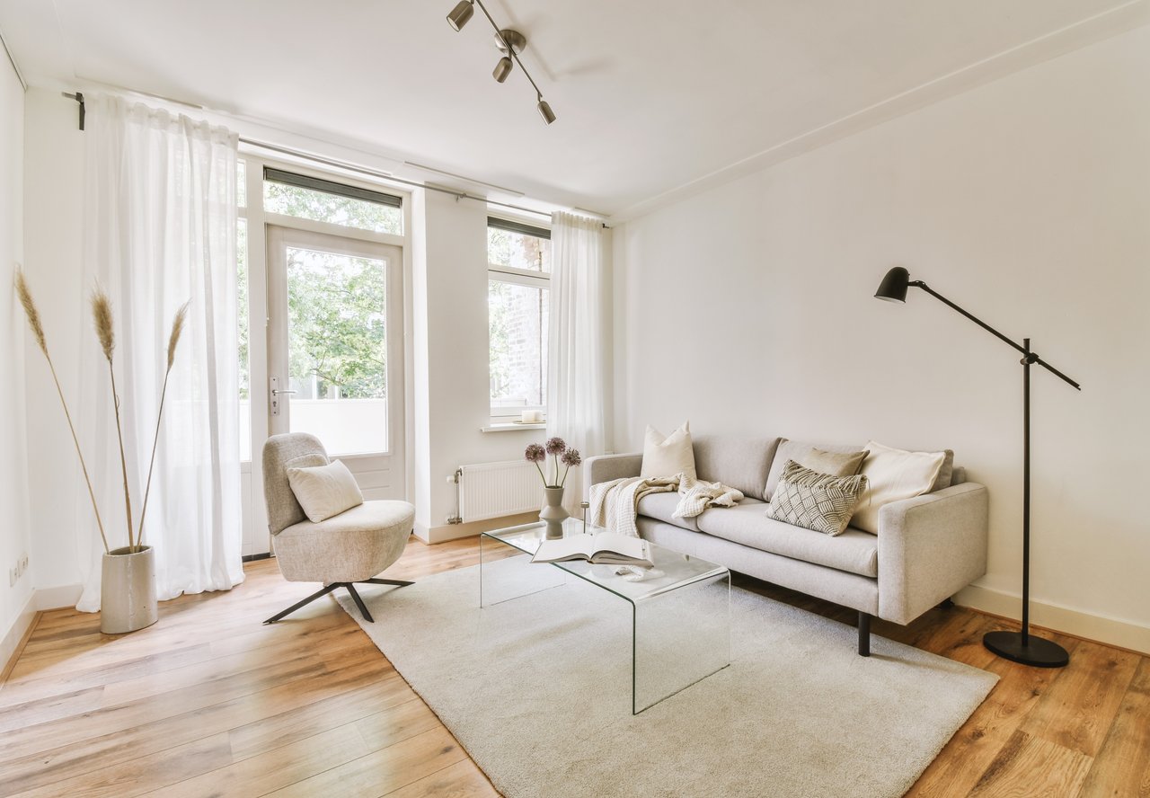 New Listing! 5-6 Bed, 3 Full Bath with 2 Bed, Main Level In-Law Apartment