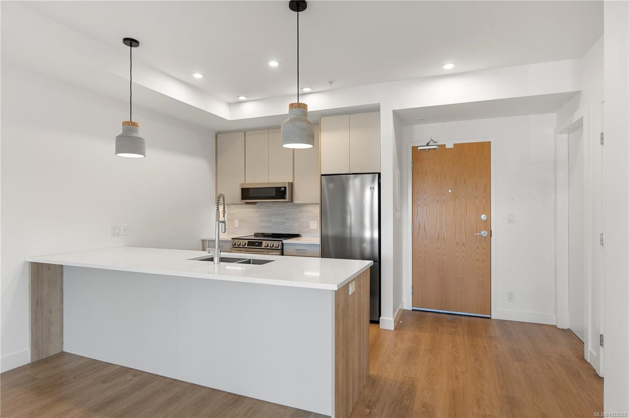 402-757 Tyee Rd, Victoria