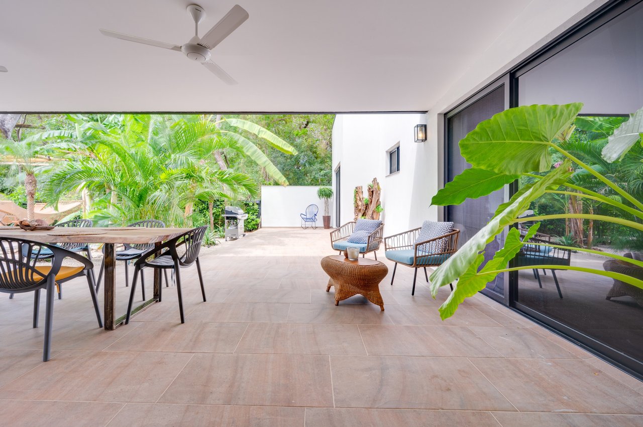 V-Jungla Cecile Refundores | Spacious Modern Villa with Pool, Guest House & Tropical Garden Near Tamarindo Beach
