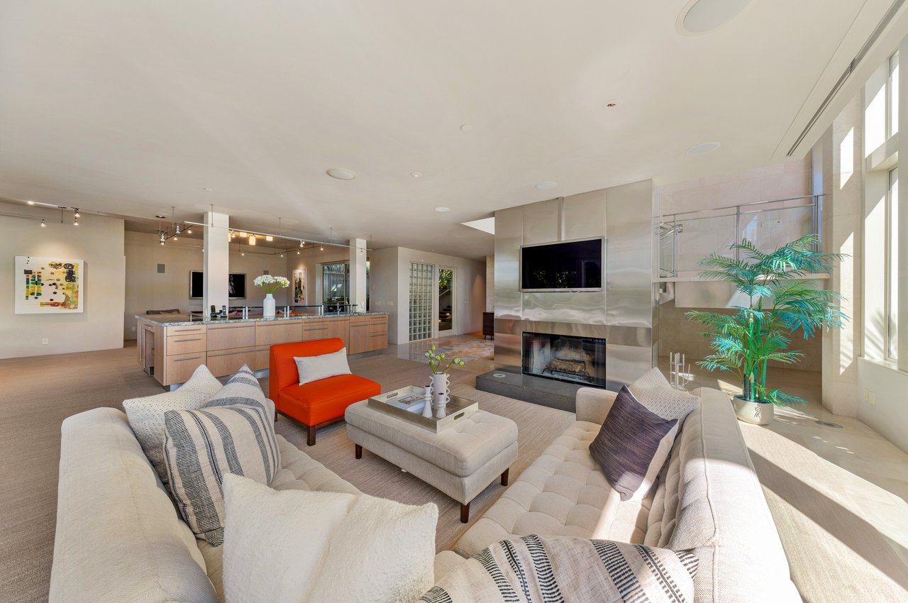 Dramatic Contemporary Architecture and Golden Gate Bridge Views