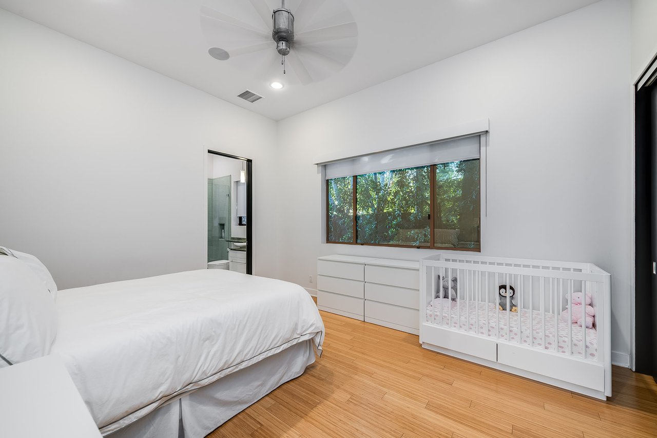 16167 Royal Oak Rd, Encino