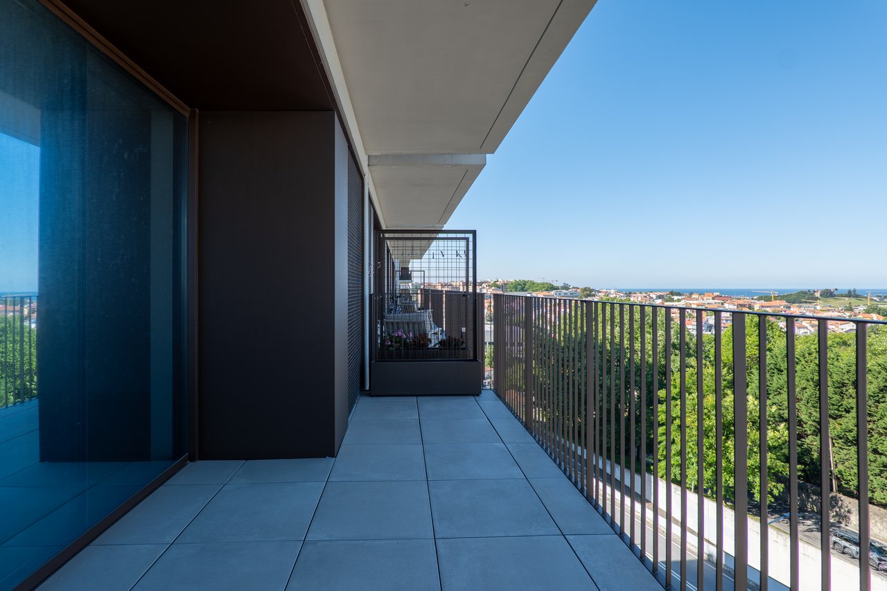 Luxury 4-Bedroom Apartment in Porto