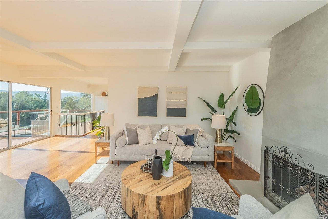50 Oakwood Ct