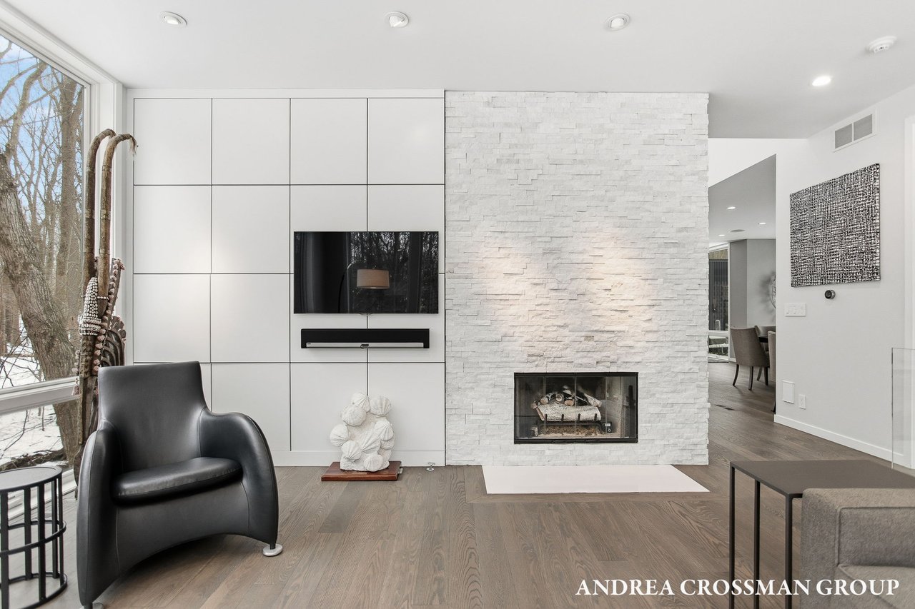 6919 Bendemeer Drive