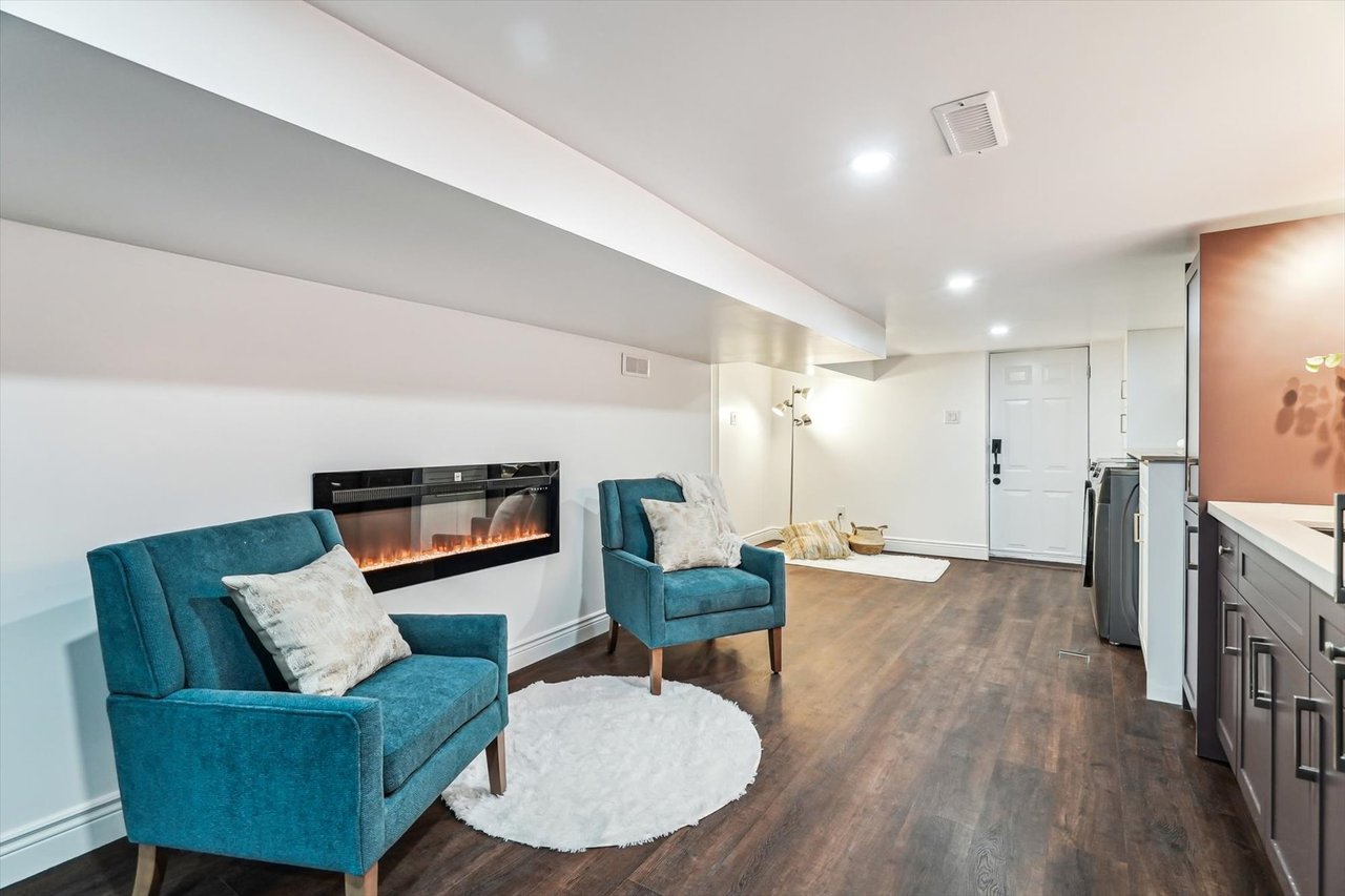 290 Bathurst St