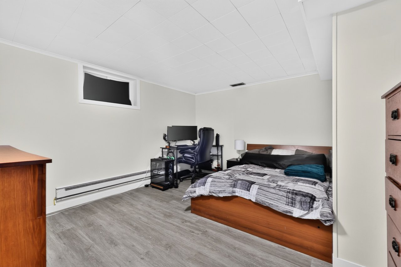 975 Cresthampton Lane