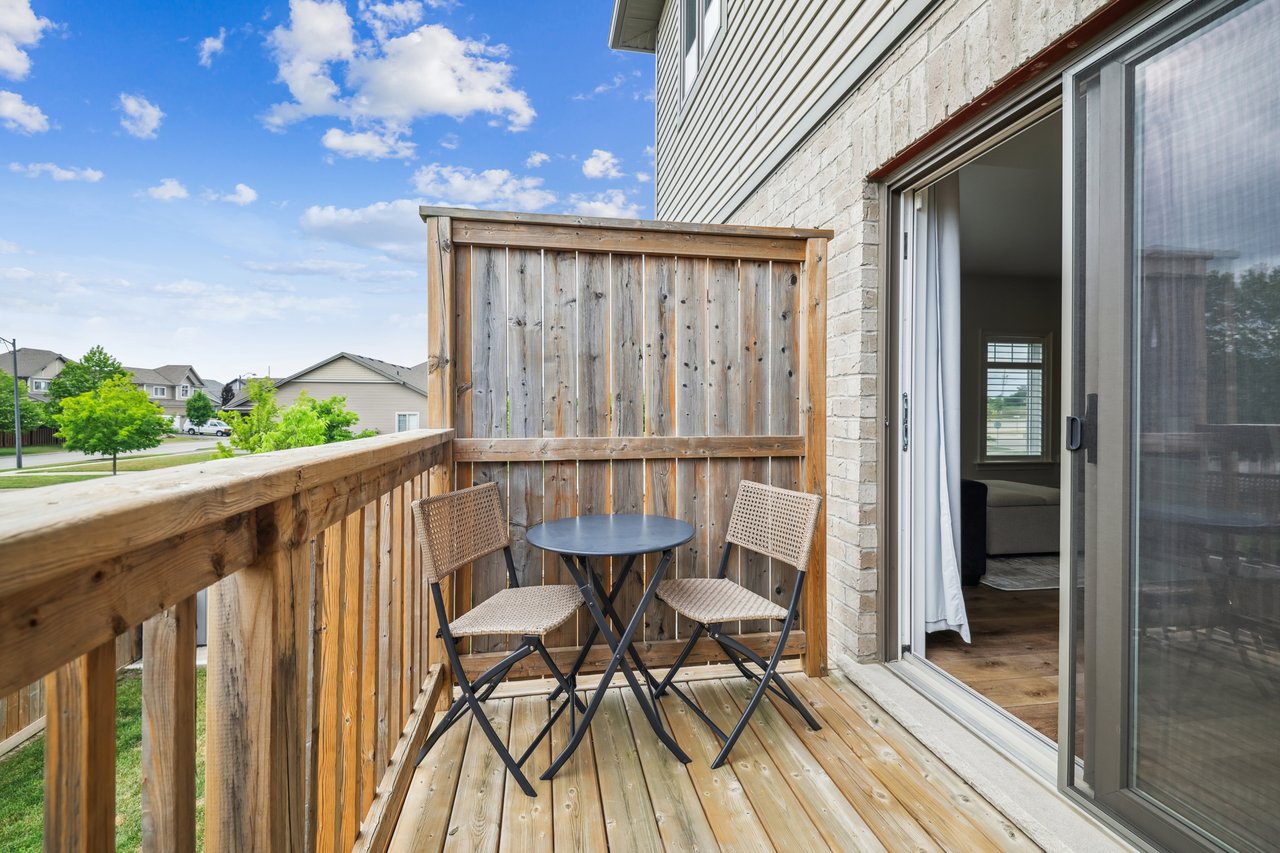 Beautifully updated END-UNIT townhome