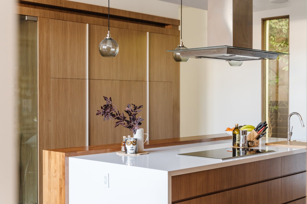 536 N Arden Blvd, Larchmont