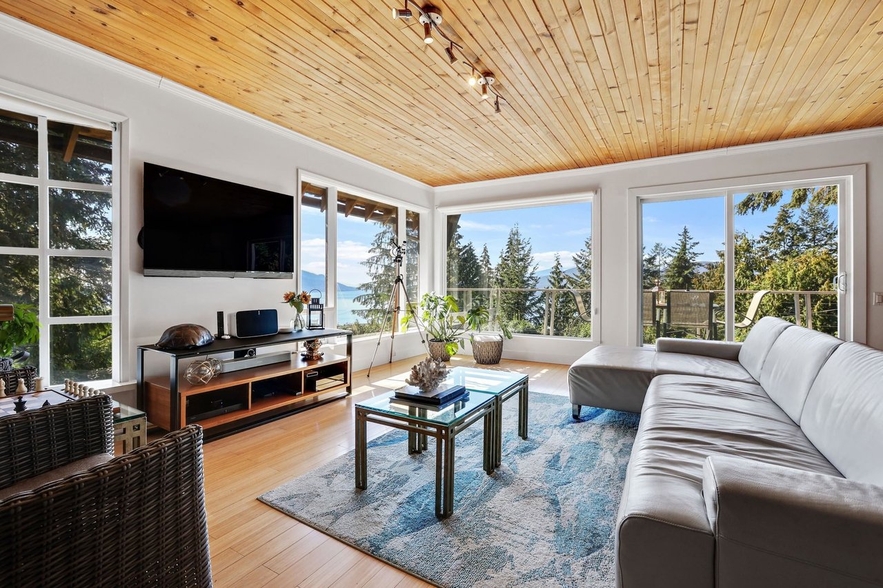 325 Bayview Pl
