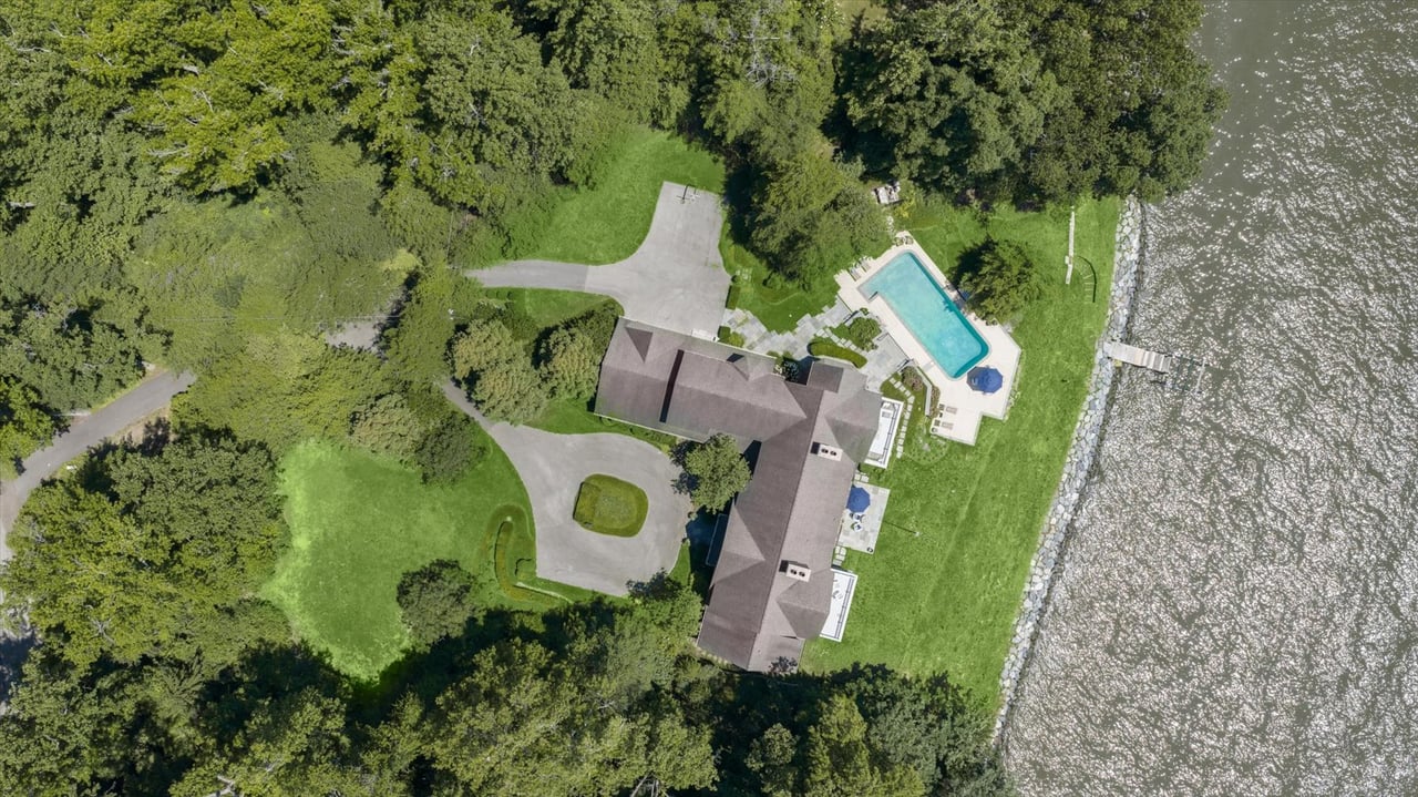 654 Round Hill Road