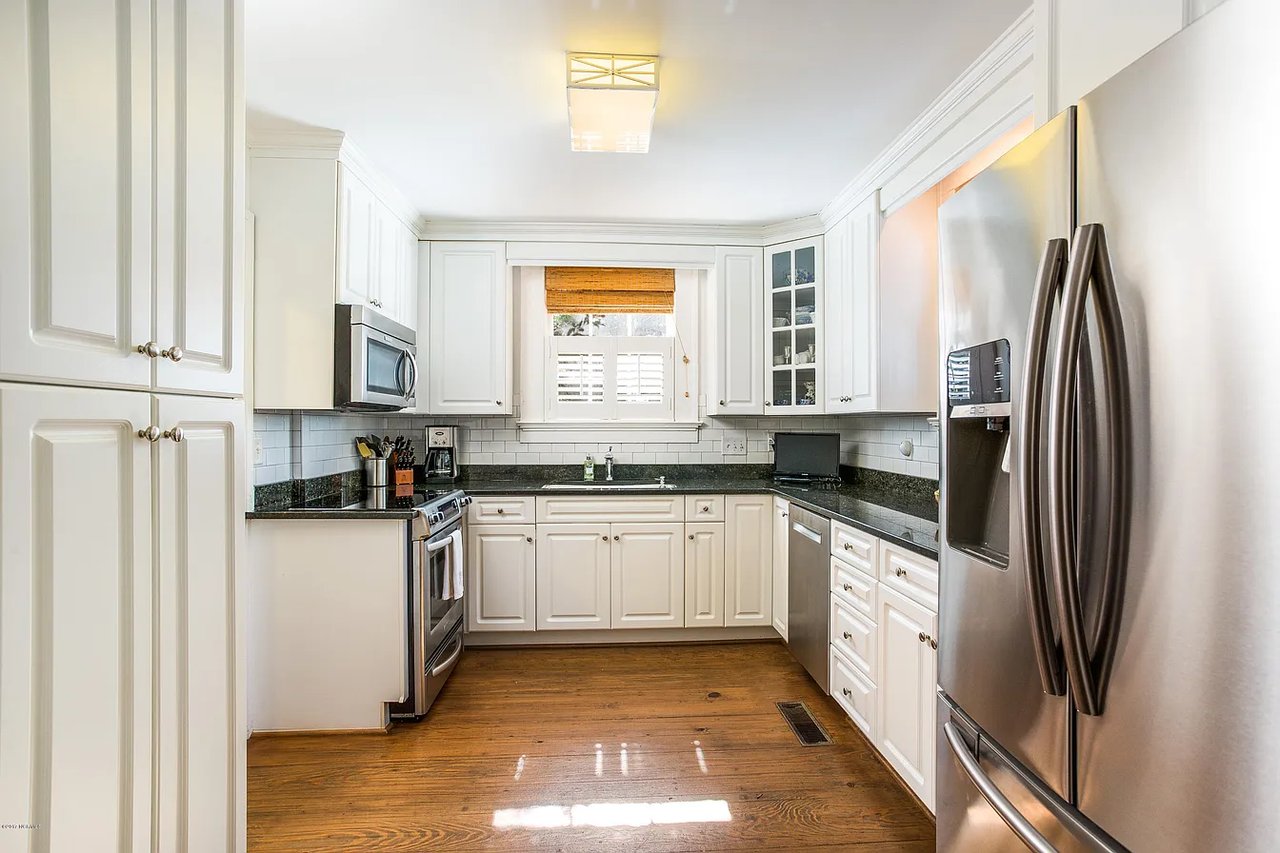 2302 Mimosa Pl