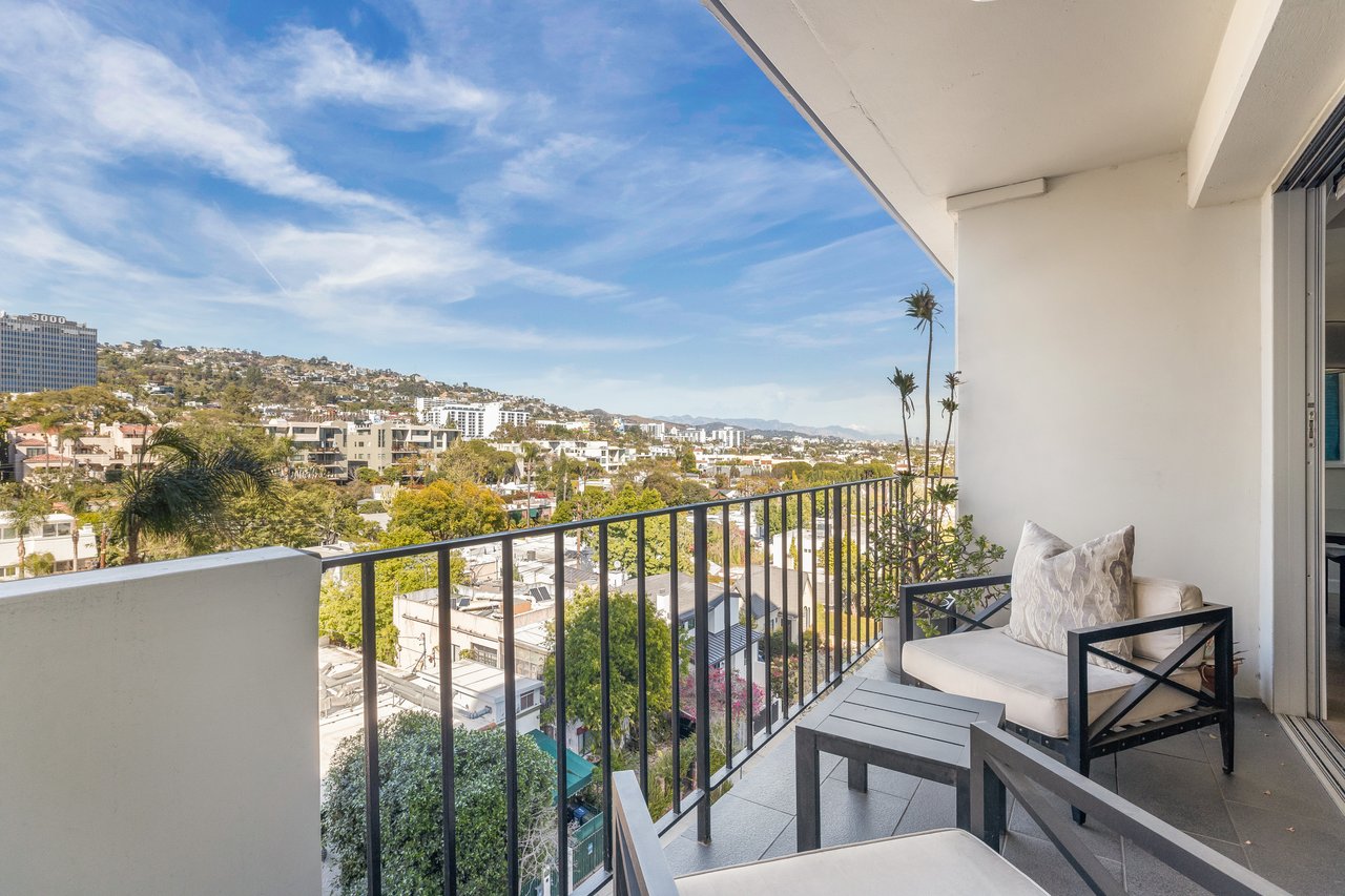 818 N Doheny Dr Unit: 607