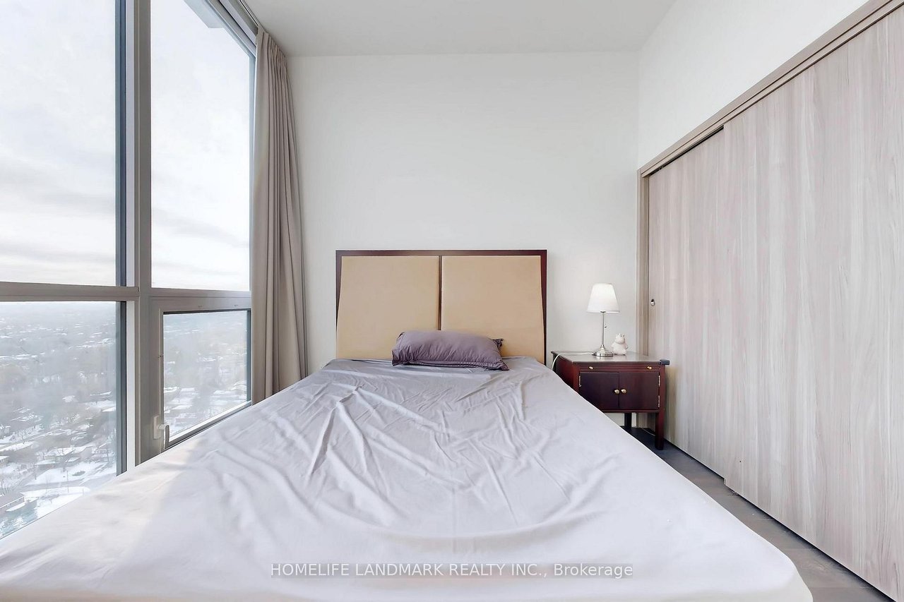 NORTH YORK'S PRESTIGIOUS COMMUNITY PENTHOUSE