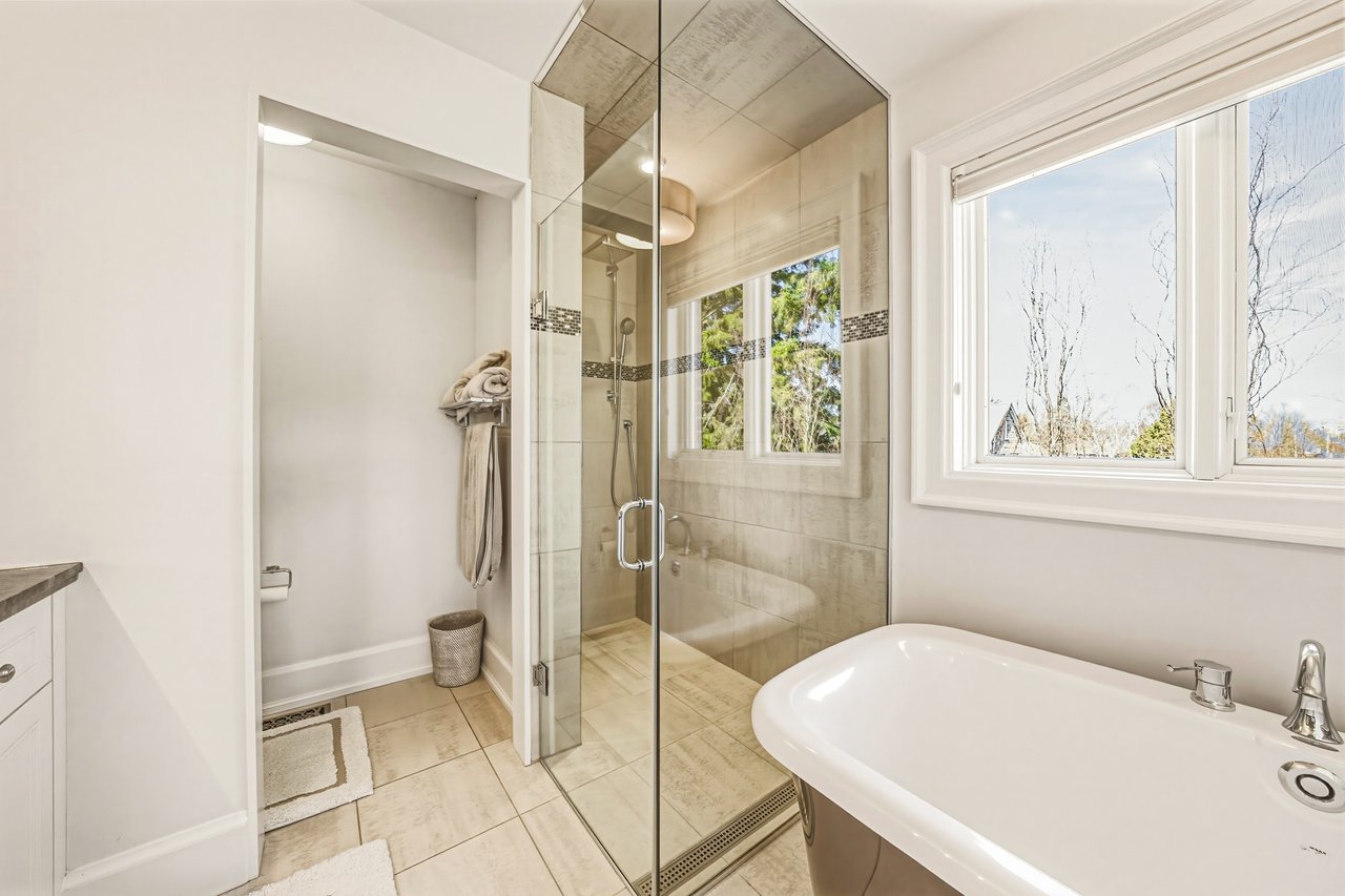 Custom South Aldershot Retreat