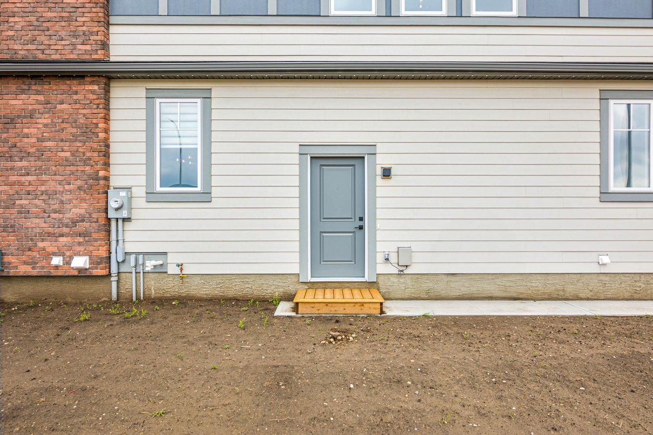 215 Belvedere Crescent SE