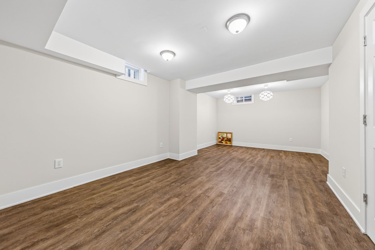 62 Fergus Ave