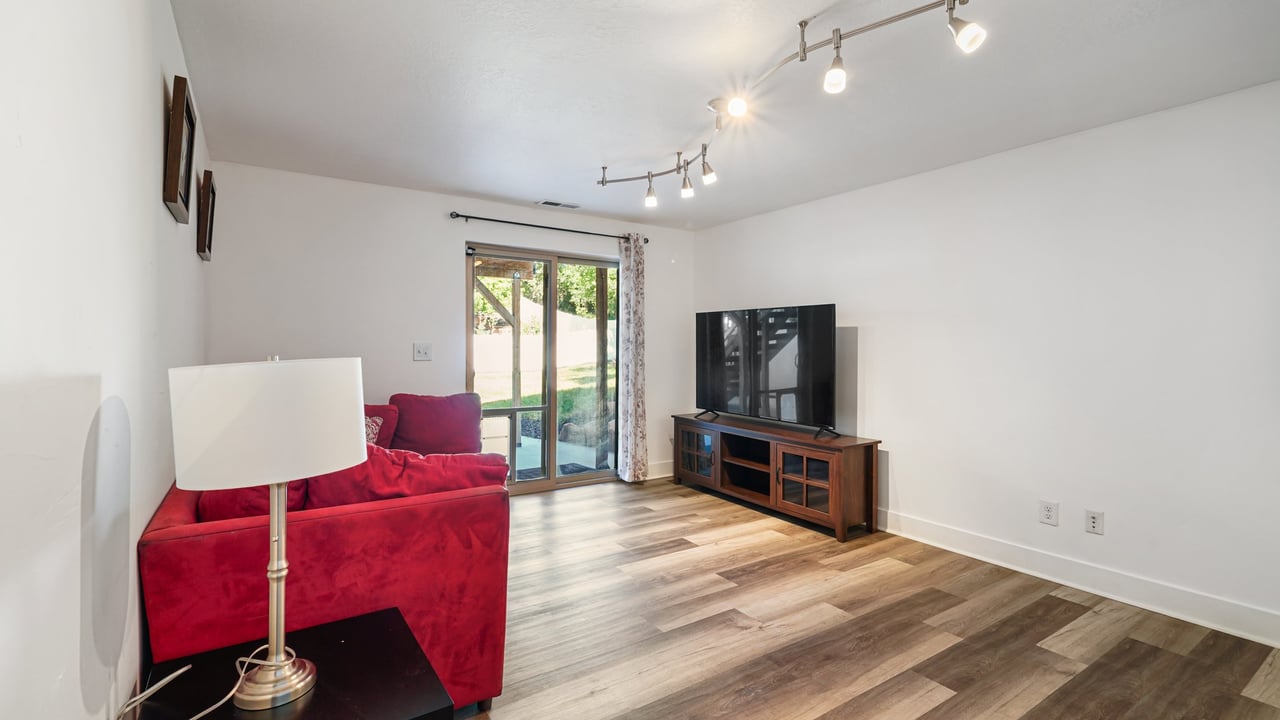 4475 S Lochnivar