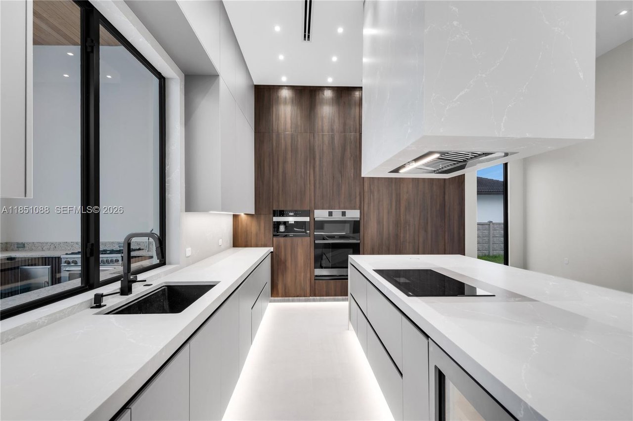 12190-nw-6-street-miami-fl-home-sold-dining