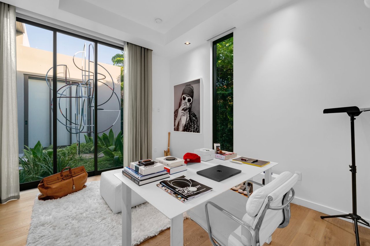 BISCAYNE POINT VILLA MOIRE