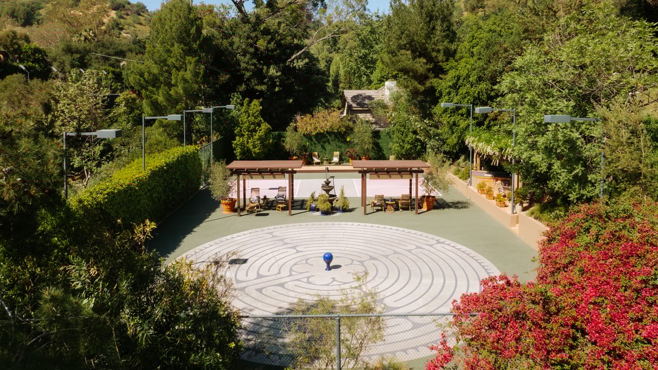 2700 Benedict Canyon Dr