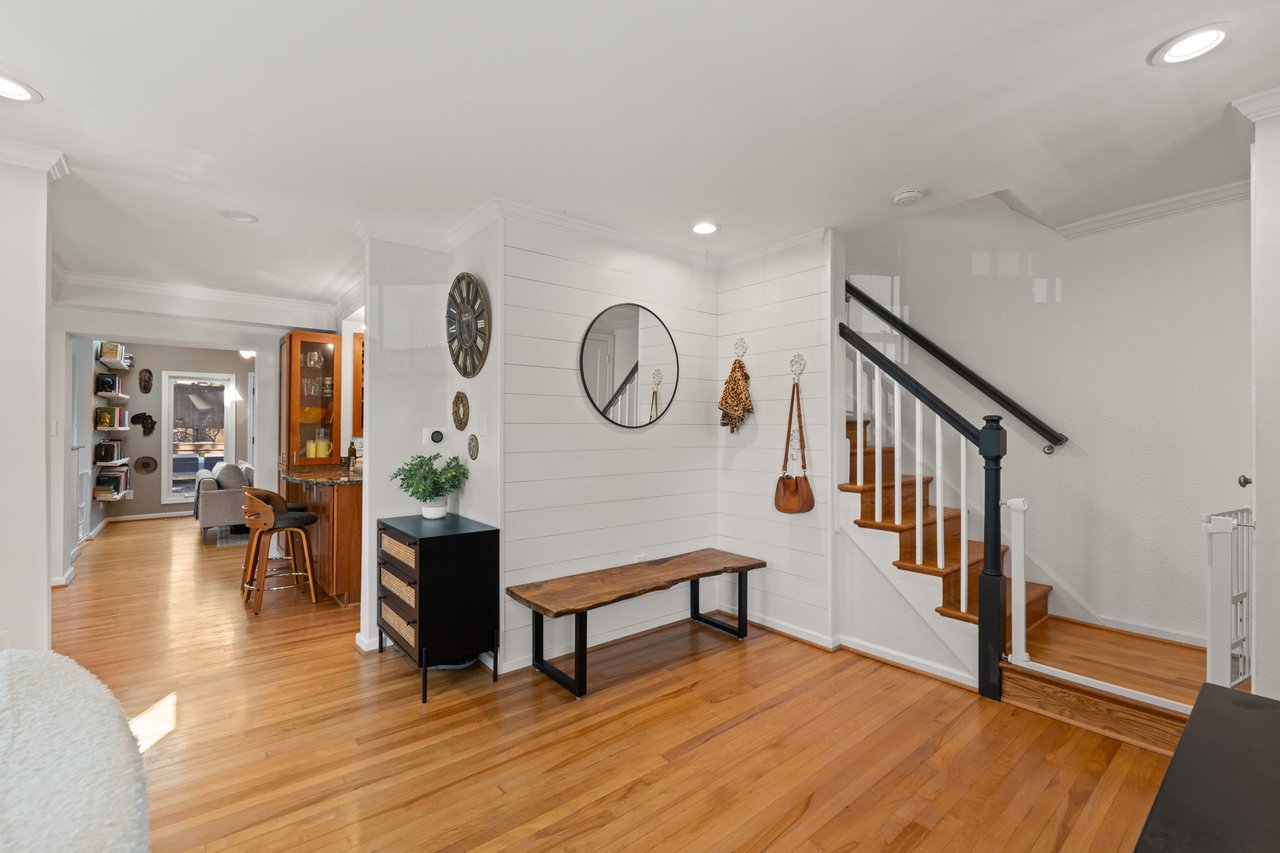 Crown Jewel of Jefferson Manor - 1/2 mile to Metro