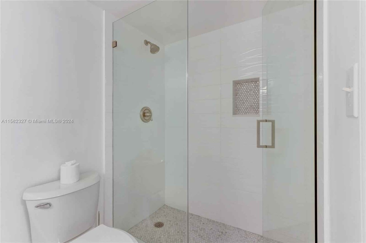 1200 Brickell Bay Dr Unit 2424