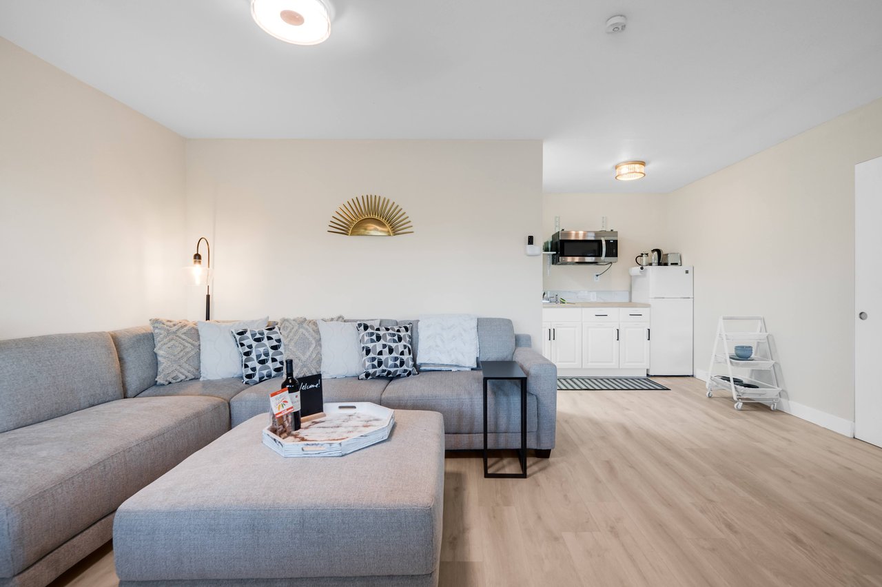 725 Lytton Station