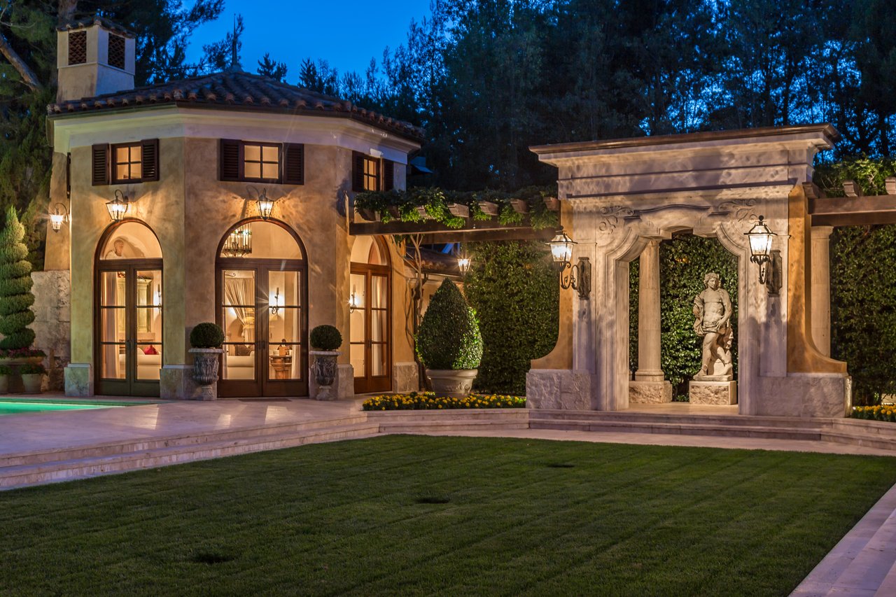 60 Beverly Park