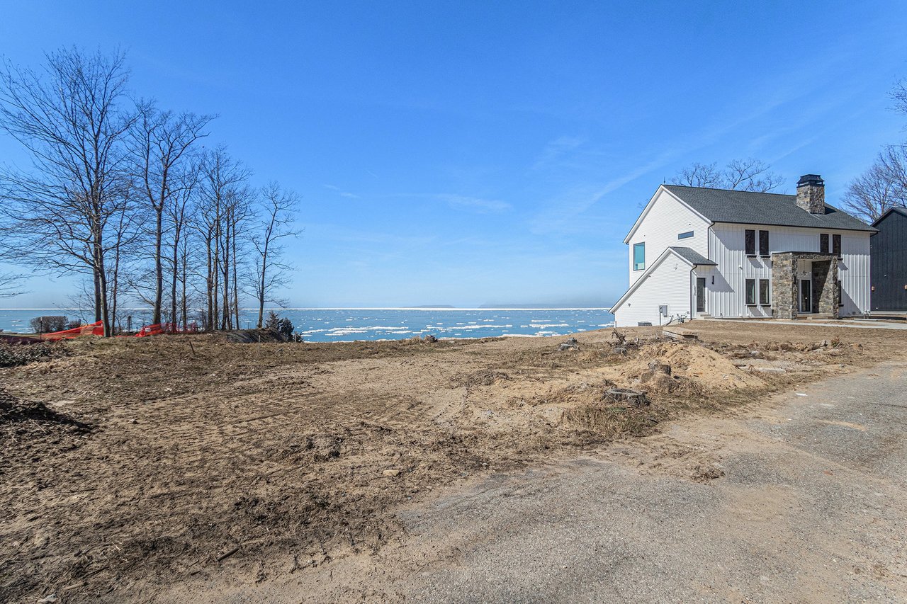 2578 2576, 2572 Lakeshore Drive