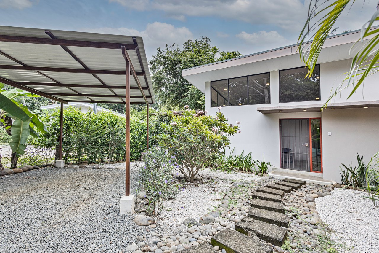 Charming Two Bedroom Casa Ceiba