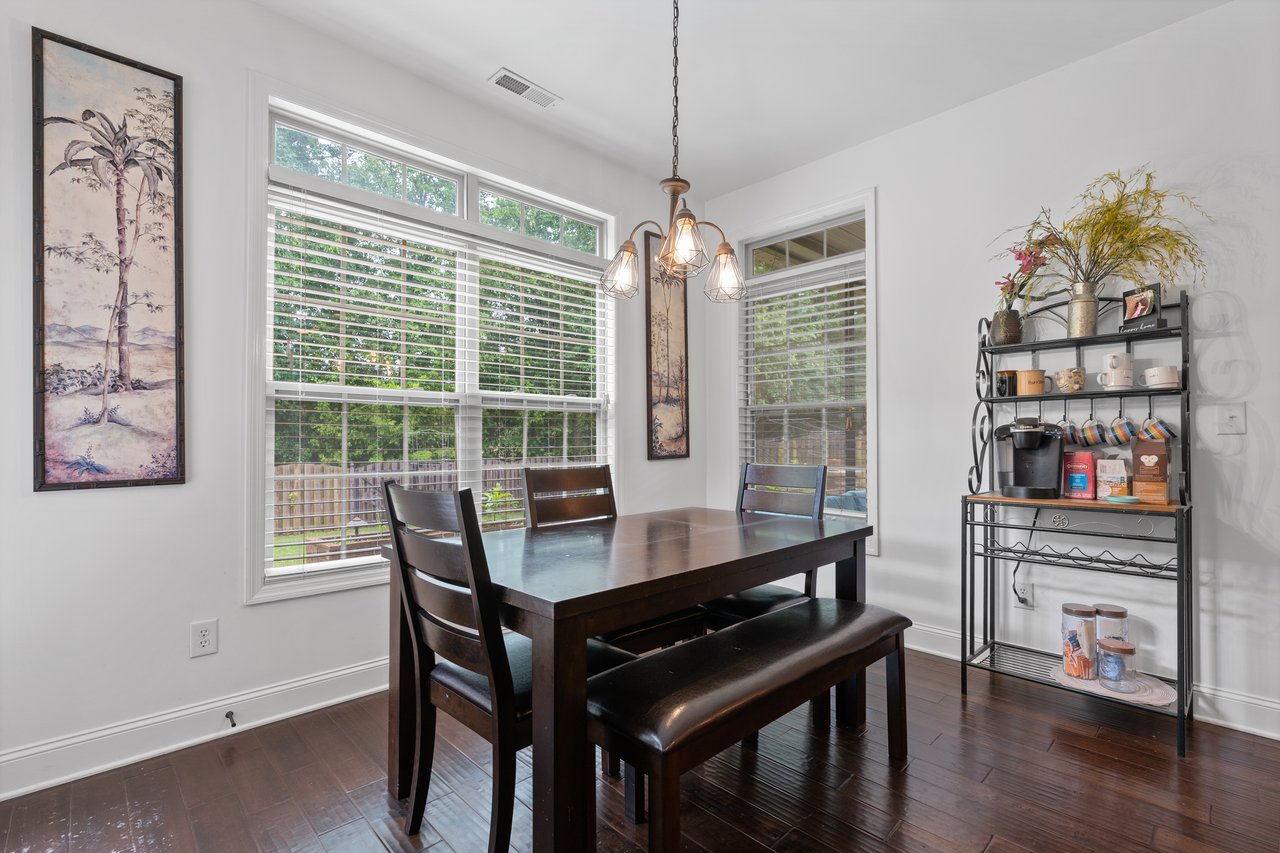 Stylish Comfort in Harvest – Spacious Gem with a Bonus Room! 