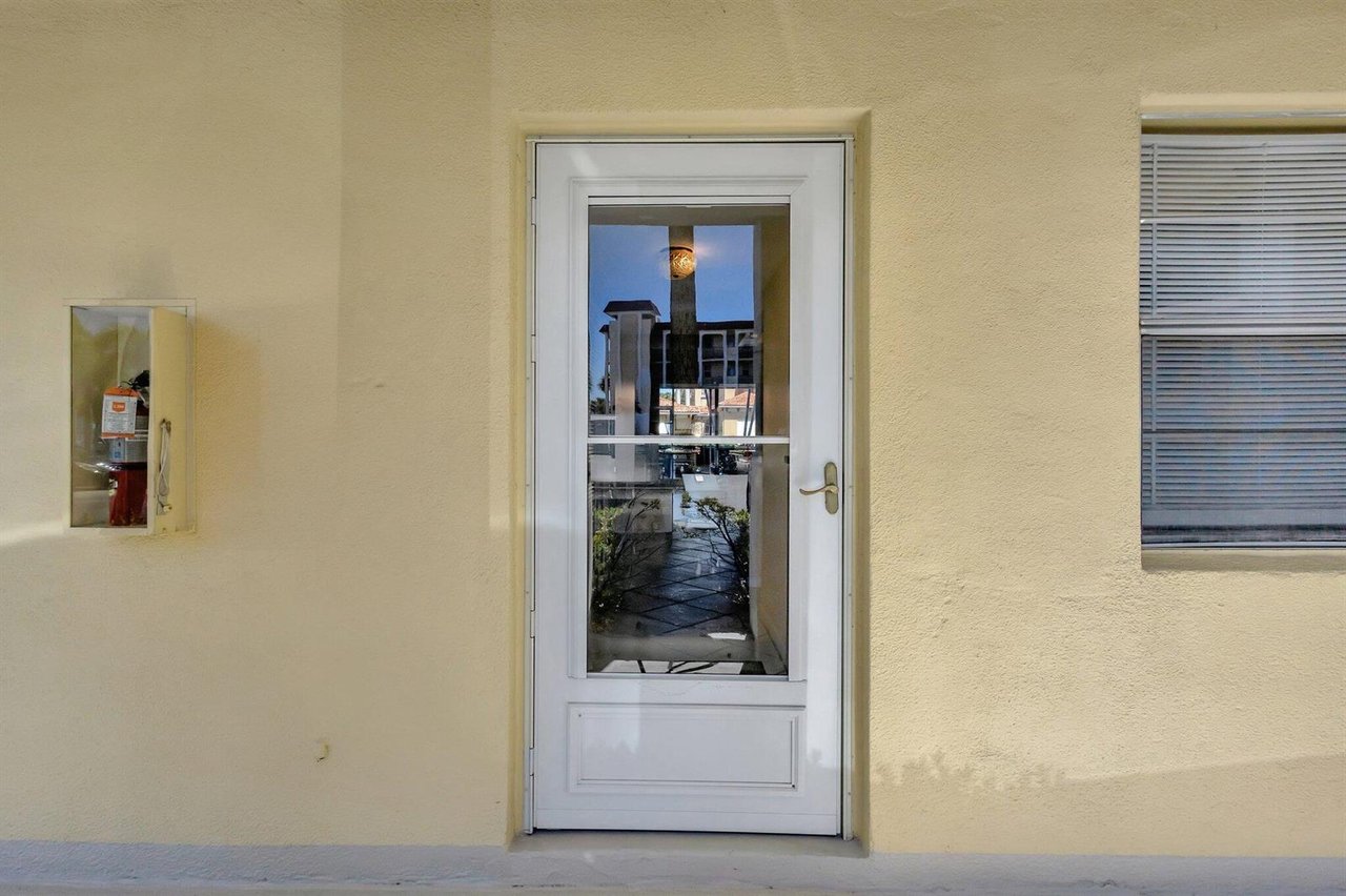 105 Paradise Harbour Boulevard #109