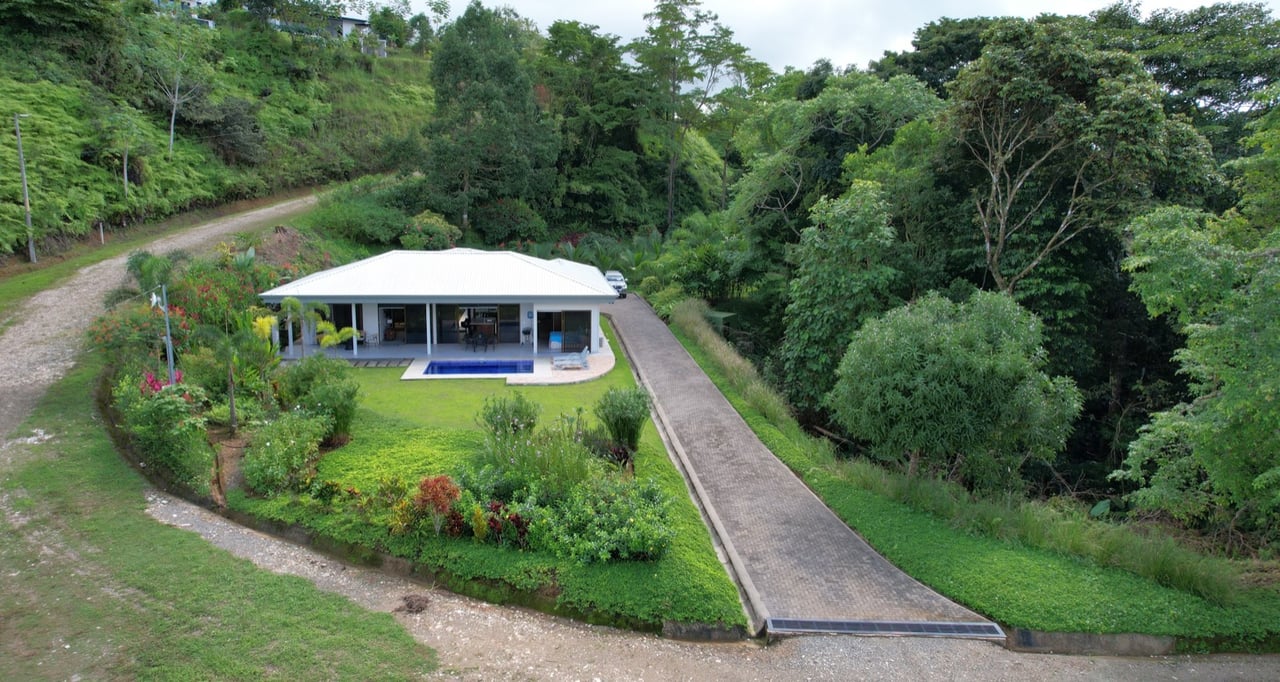 Tropical Turnkey Retreat in Gated Community