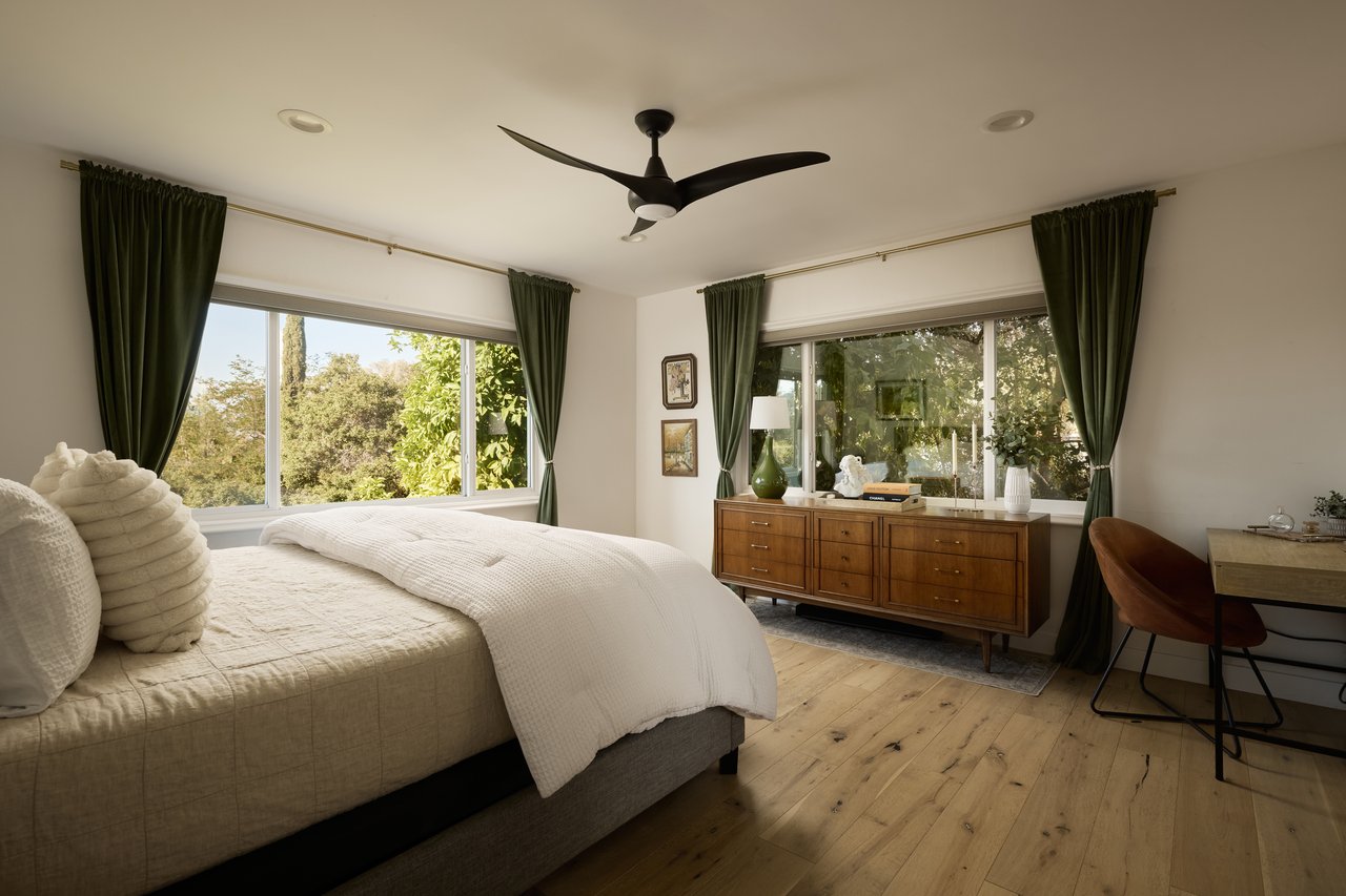 3964 Fredonia Dr, Sunset Strip