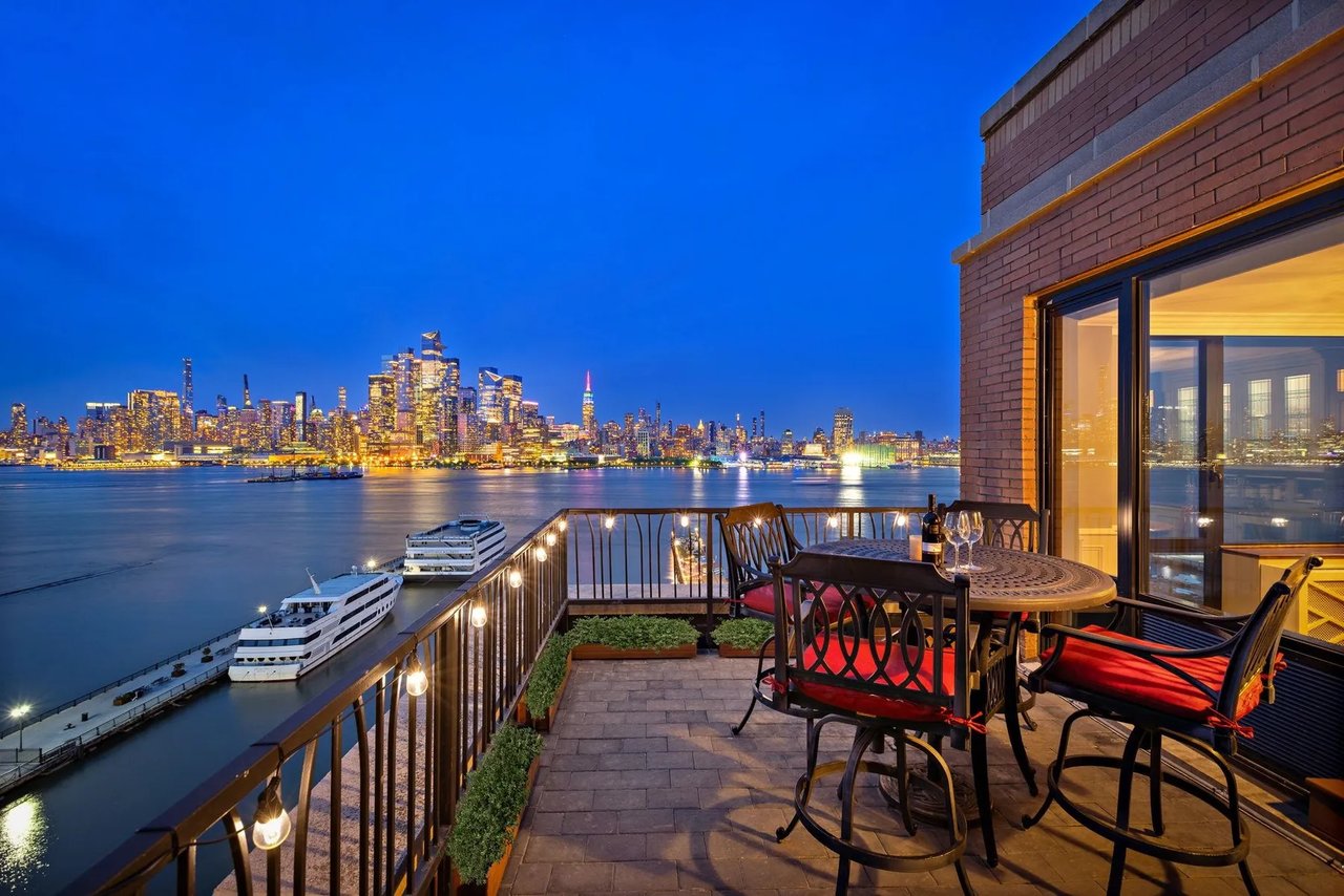 HOBOKEN WATERFRONT LIVING