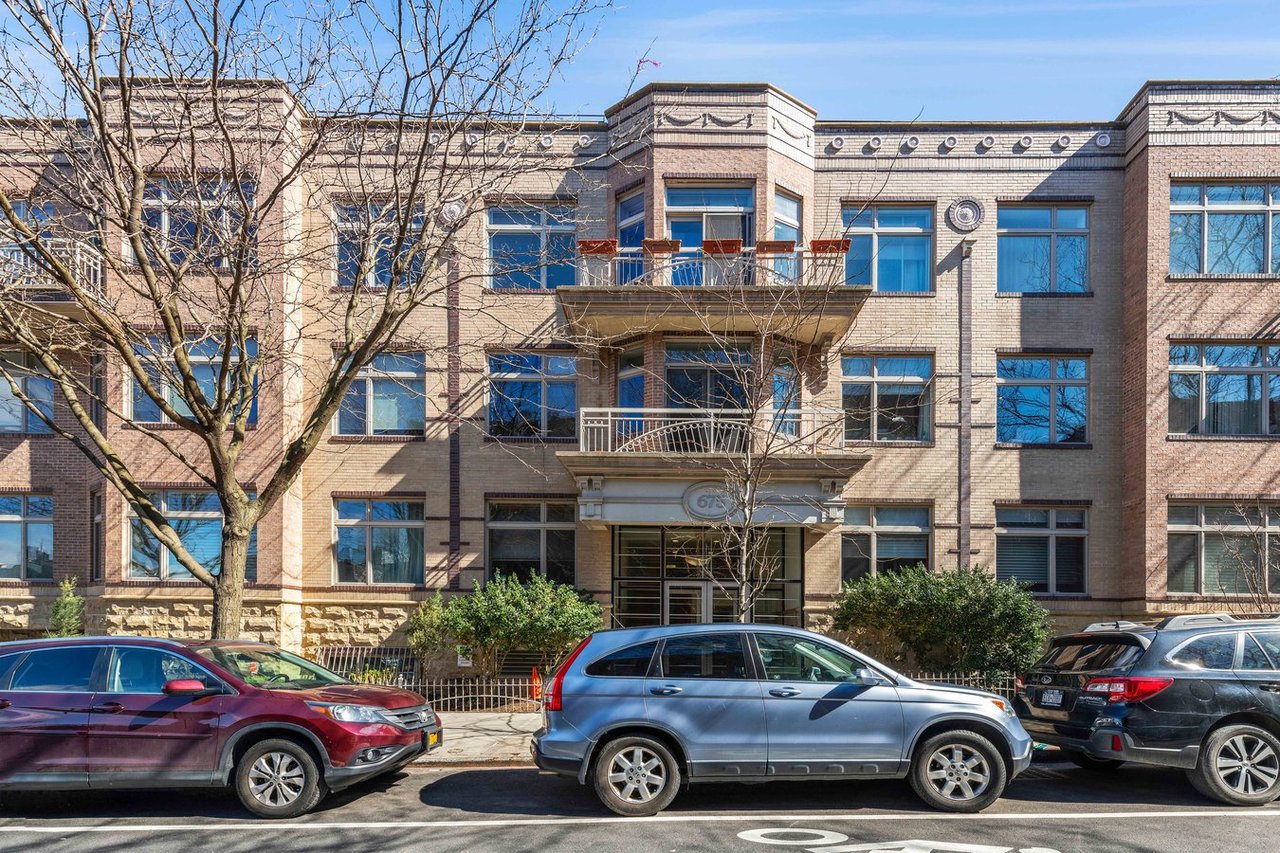 675 Sackett Street, #405