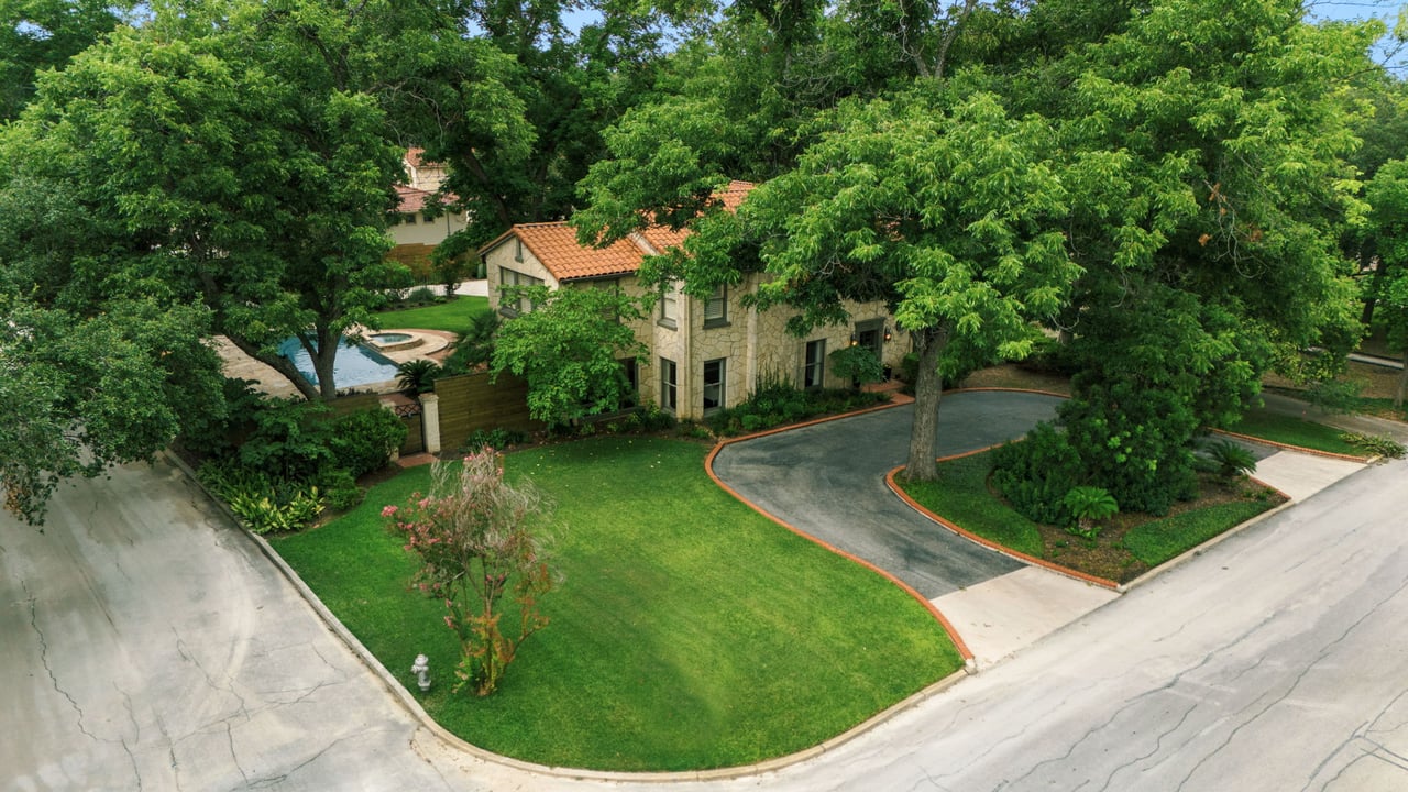 Luxury Property in Olmos Park