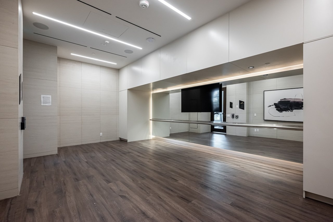 A Grande Penthouse In The Annex