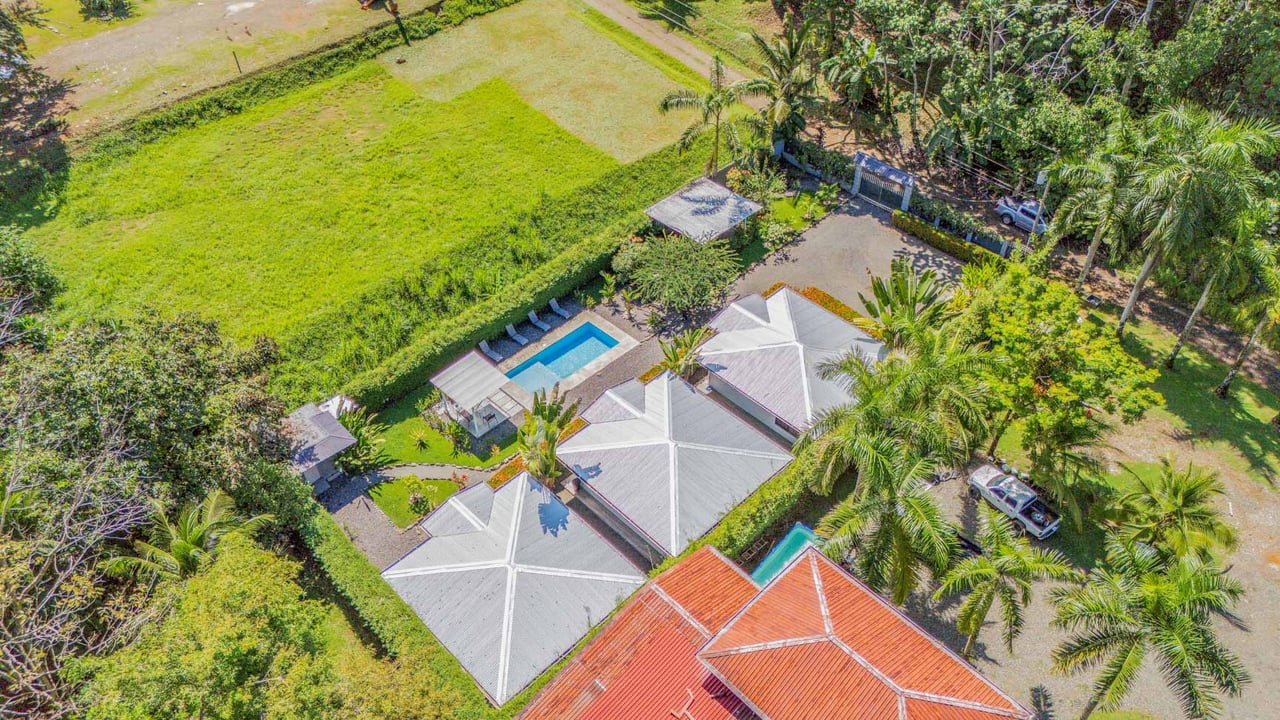 Tropical 3-Cabin Home with Pool and Gardens in the Heart of Uvita