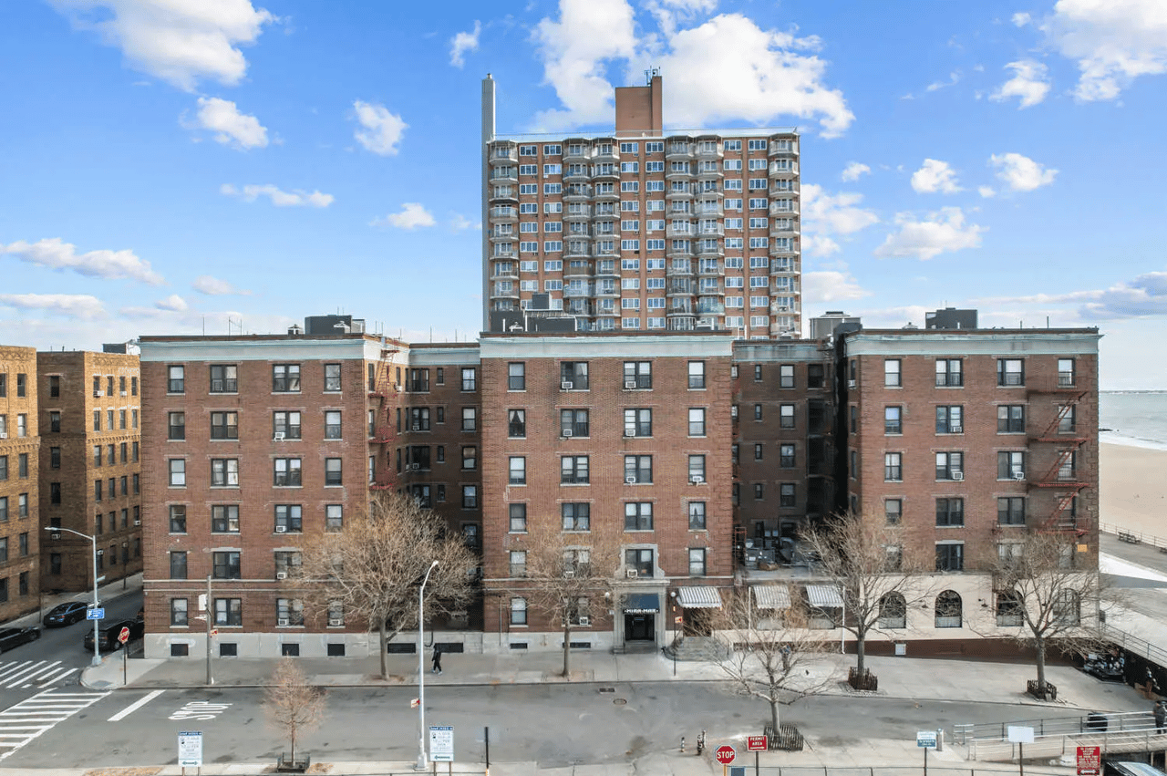 Homes for Sale in Manhattan and Brooklyn