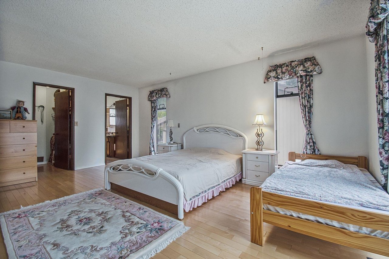 2920 Camrose Dr
