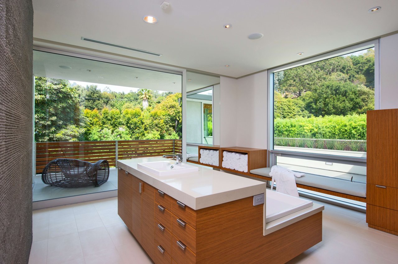1710 Mandeville Canyon Rd