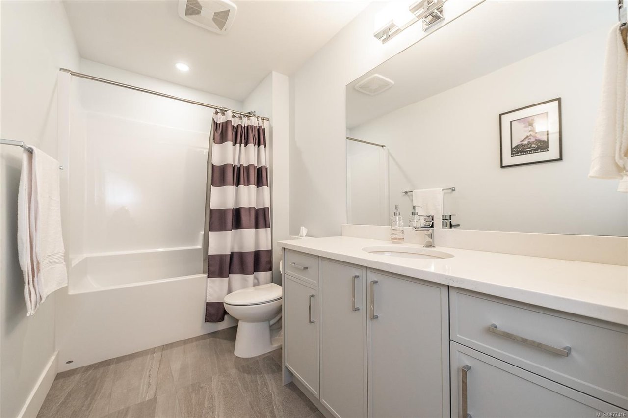 3535 Paperbark Cres