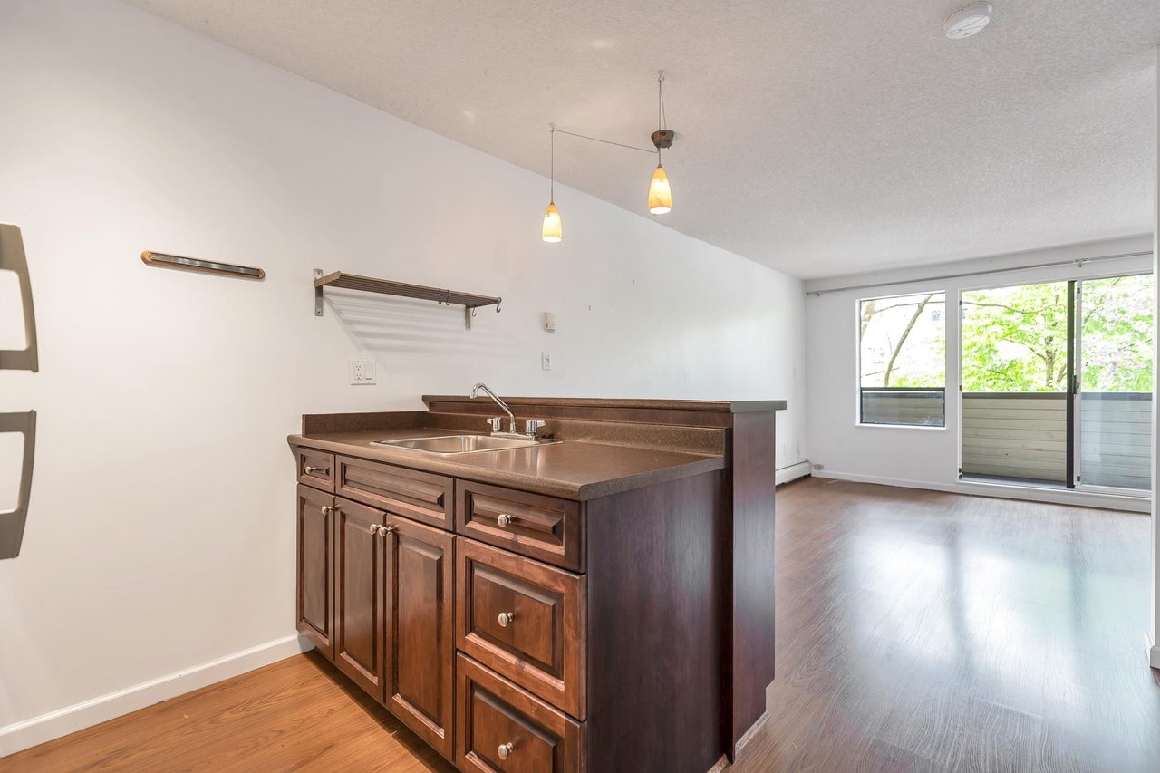207-853 E 7th Ave