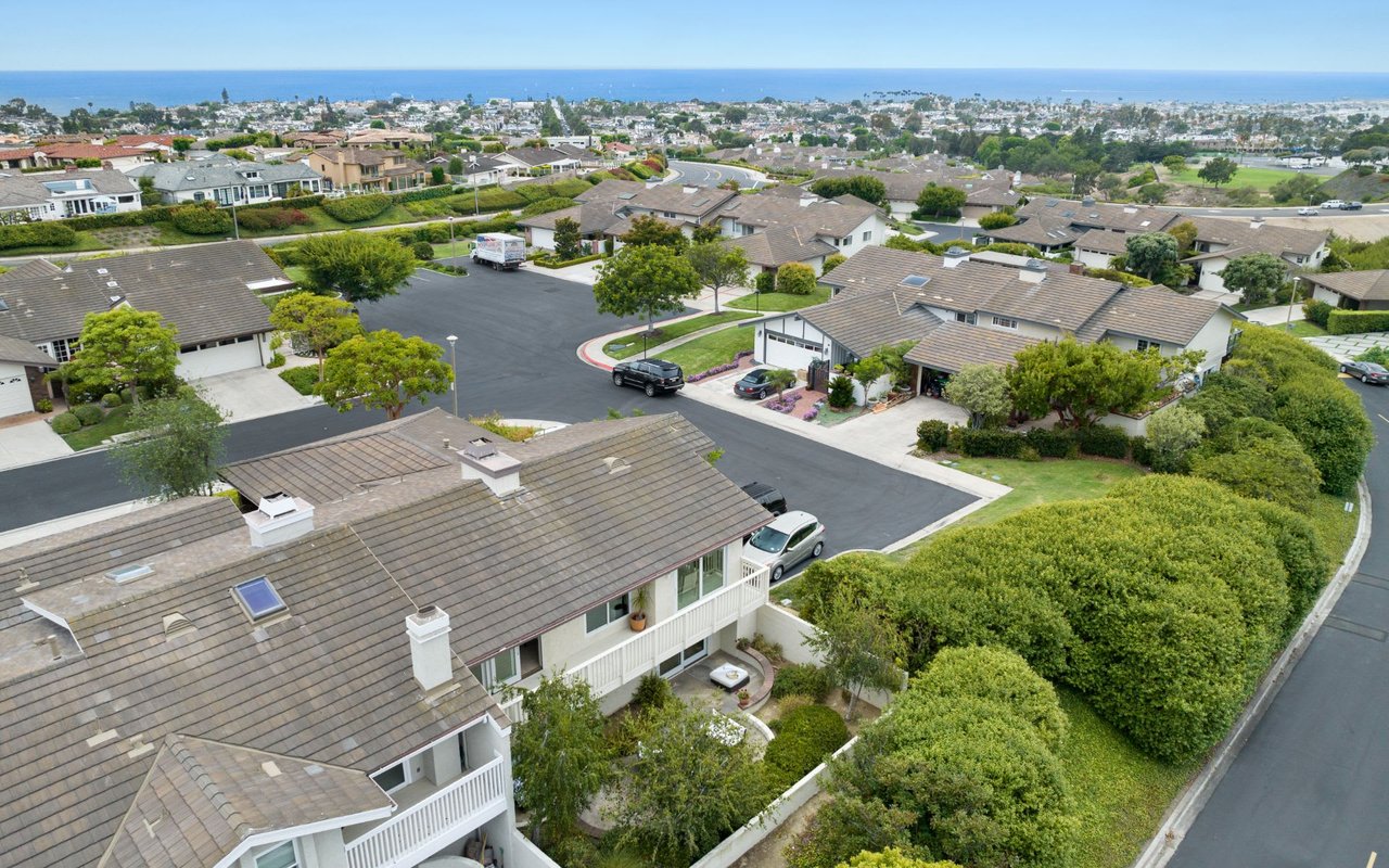 7 White Water Drive