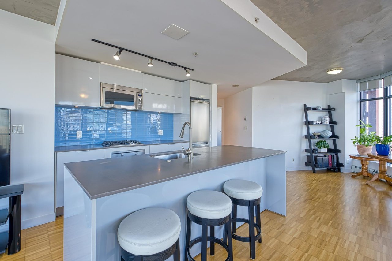 2310-128 W Cordova St